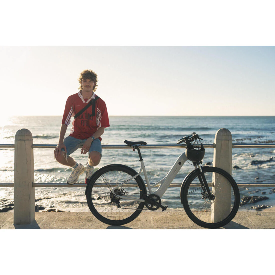 Bicicleta Trekking Eléctrica Cuadro Bajo E-Actv 100 Gris Perla - Image 9
