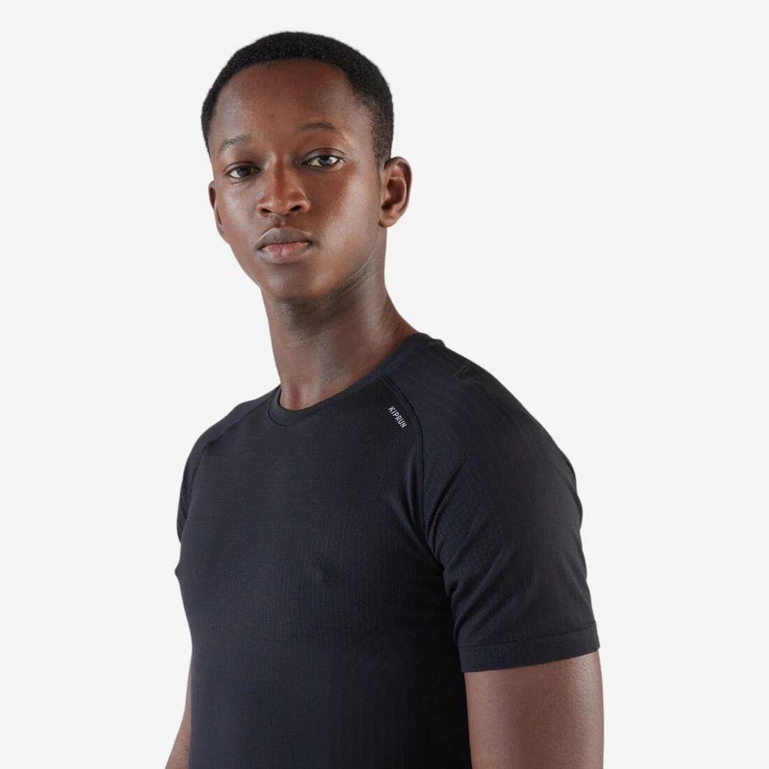 CAMISETA DE RUNNING 500 CONFORT SLIM SIN COSTURAS NEGRO AHUMADO - Image 4