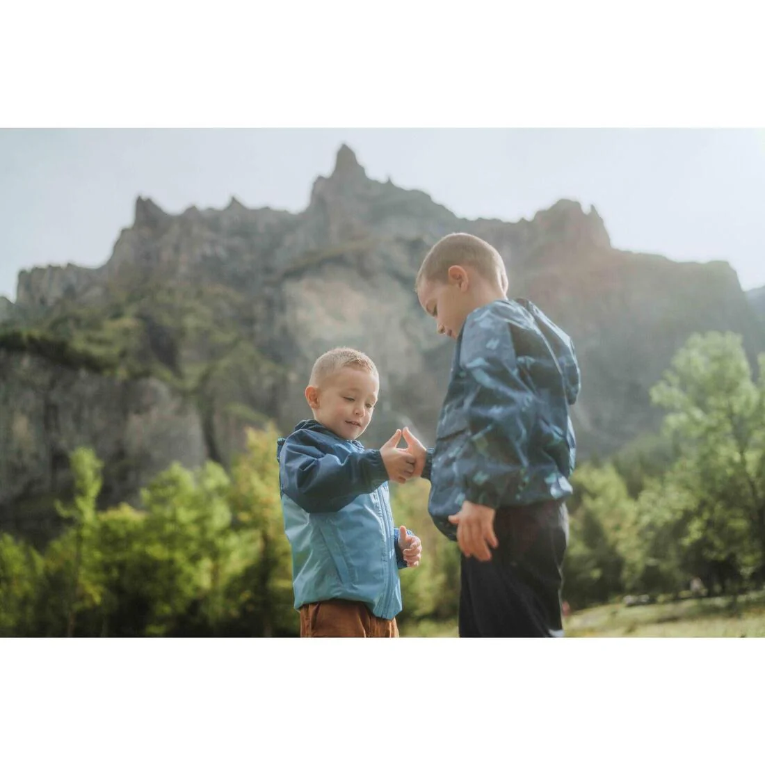 Chubasquero de montaña y trekking Niños 2-6 años Quechua MH100 - Image 9