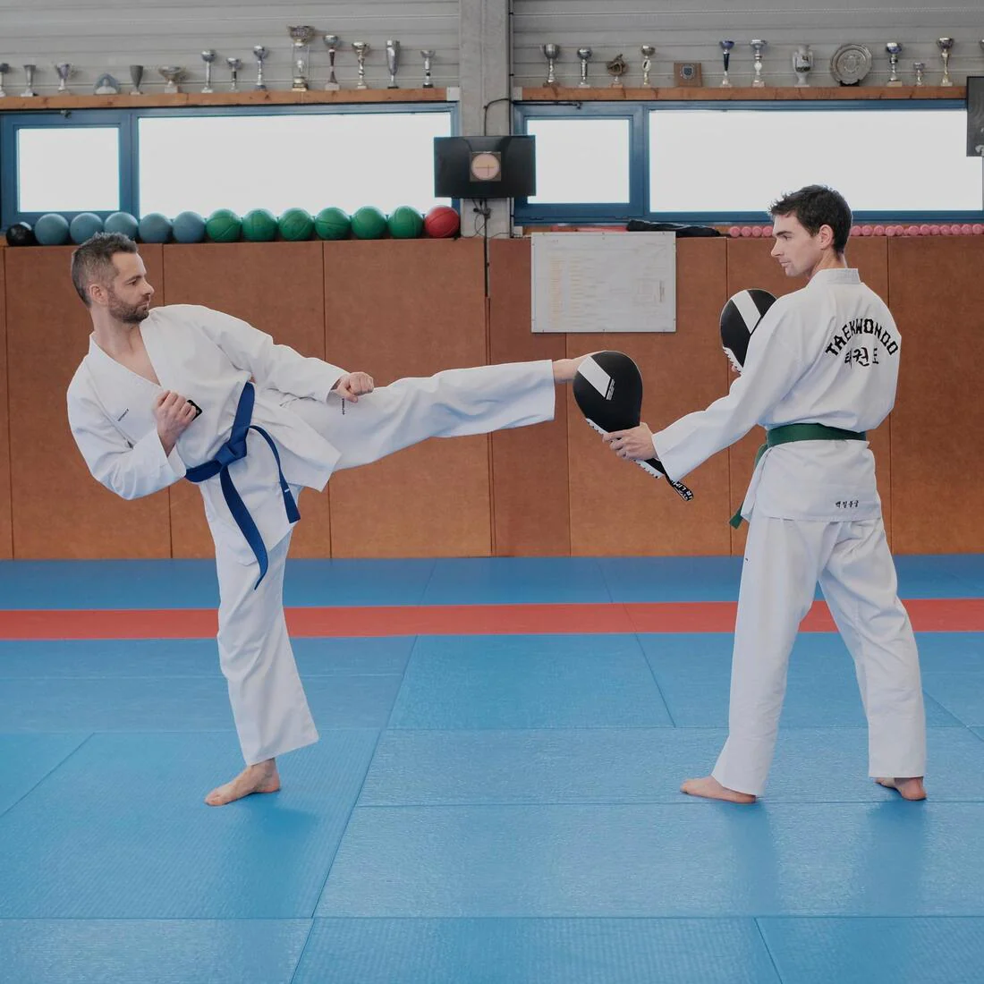 DOBOK TAEKWONDO OUTSHOCK 500 ADULTO BLANCO - Image 8