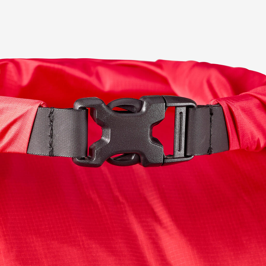 Funda impermeable ultraligera de 22 litros, roja - Image 3