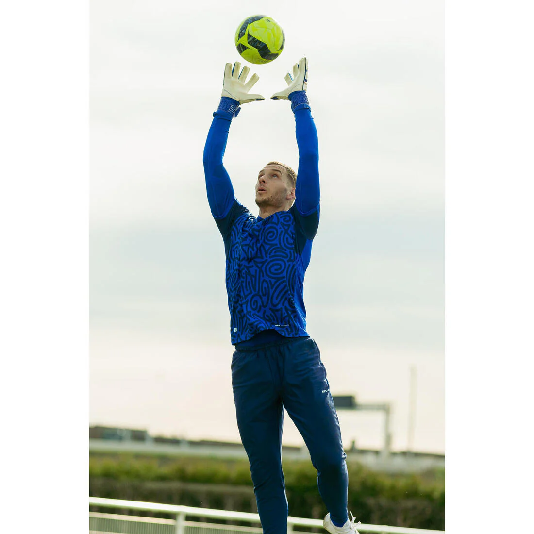 Guantes de portero F500 Viralto Shielder blanco/azul Adulto - Image 15