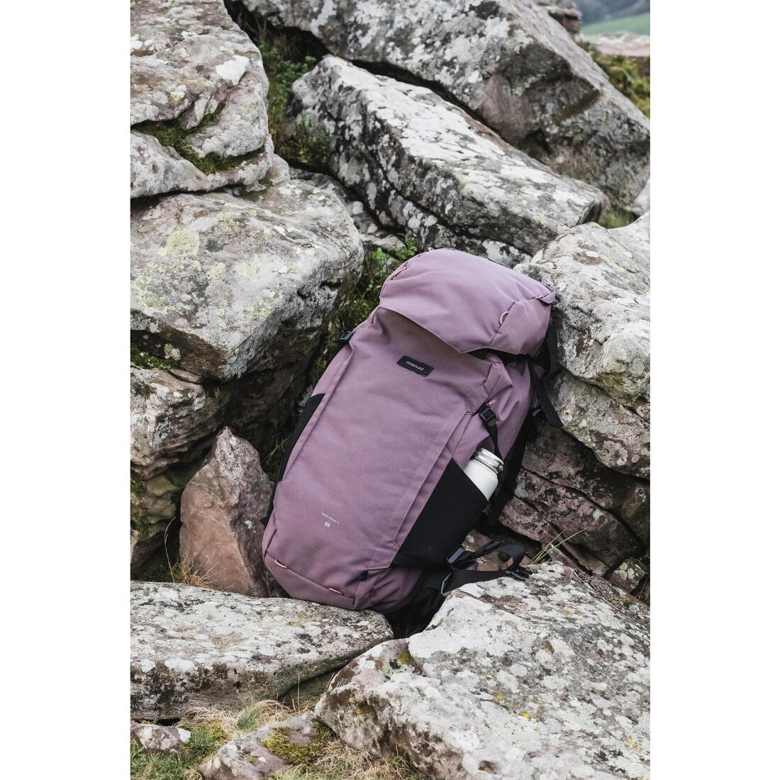 Mochila de montaña y trekking 60+6L Mujer Forclaz Travel 900. Funda impermeable - Image 13