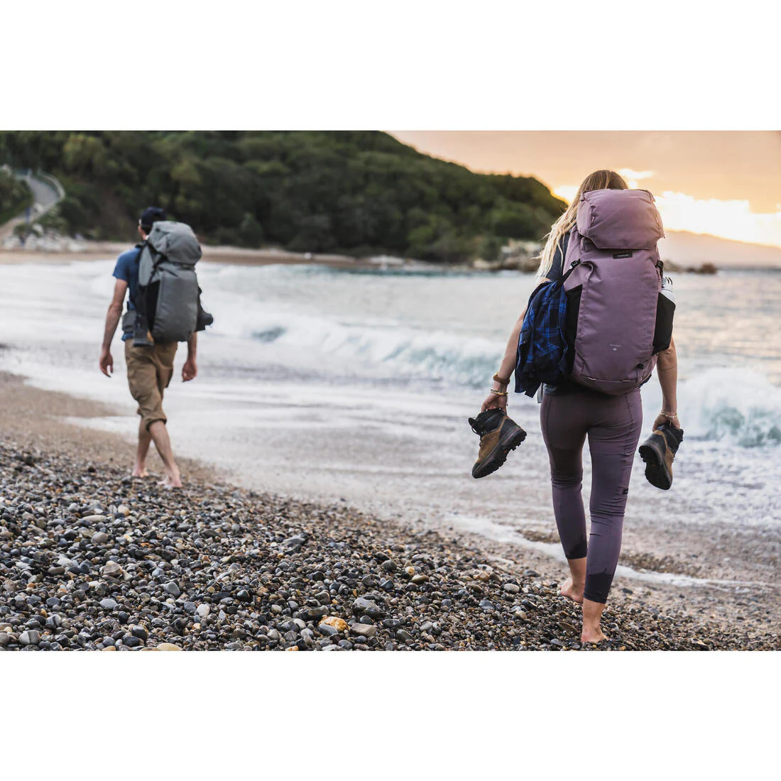 Mochila de montaña y trekking 60+6L Mujer Forclaz Travel 900. Funda impermeable - Image 15