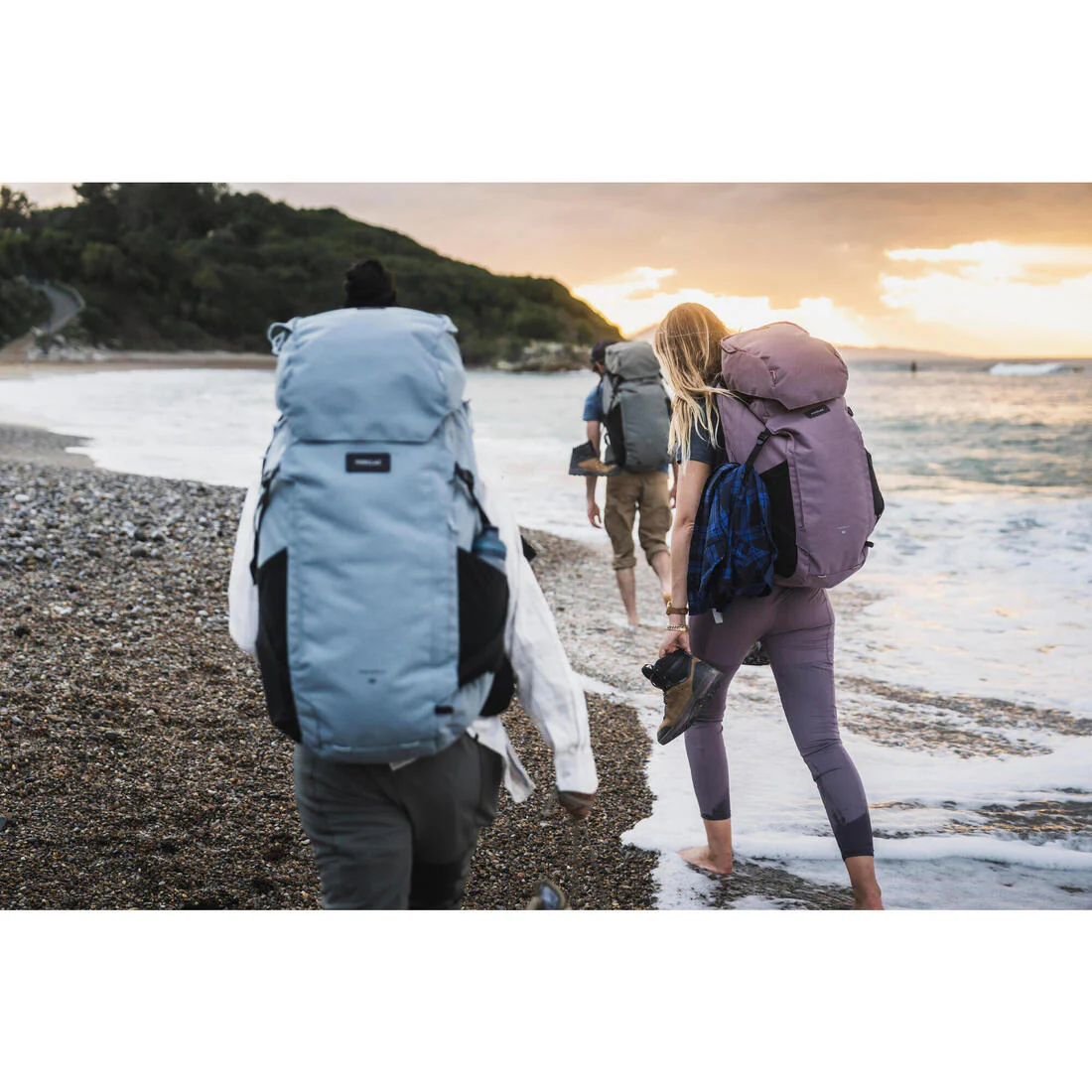 Mochila de montaña y trekking 60+6L Mujer Forclaz Travel 900. Funda impermeable - Image 18