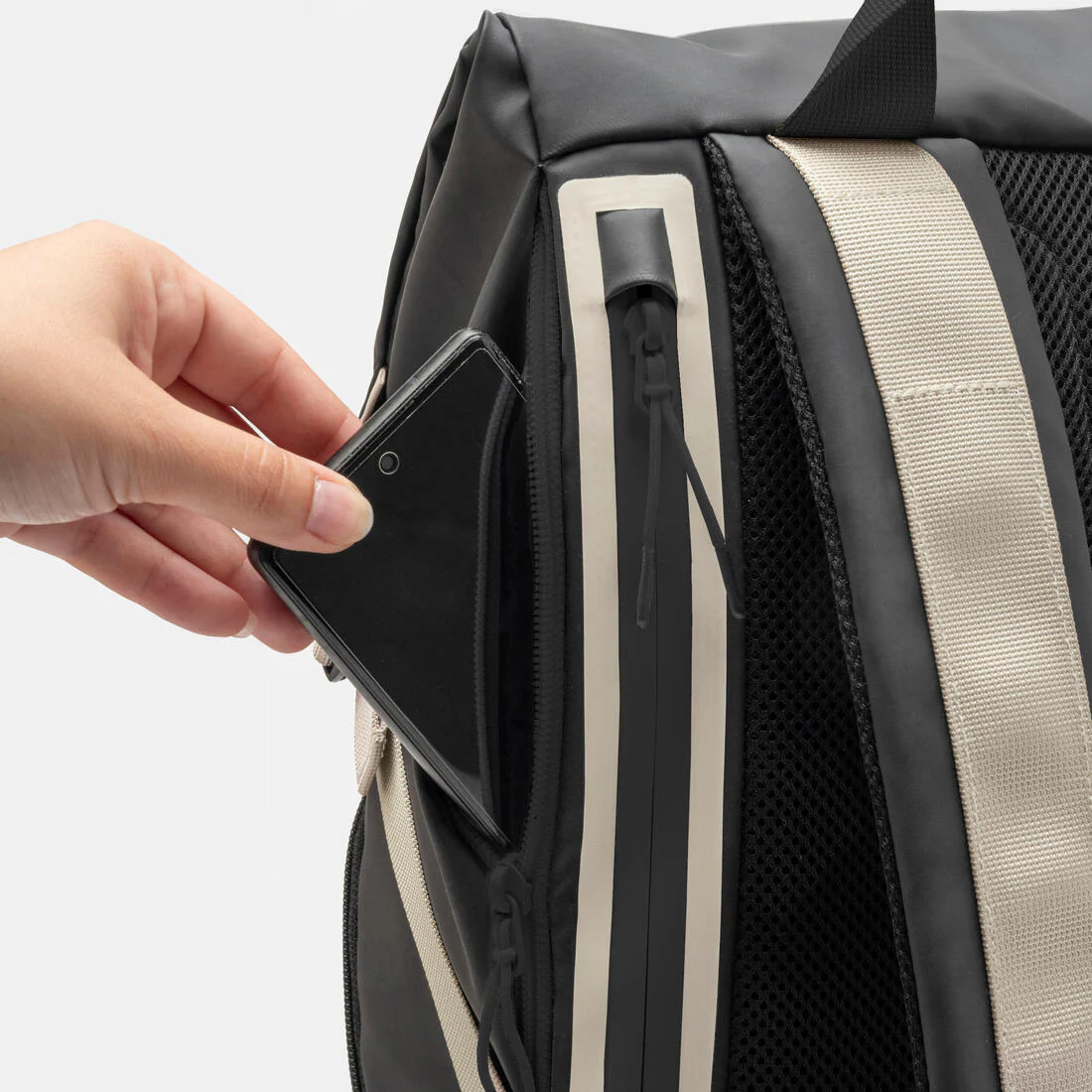 Mochila deportiva 25L con bolsillo para portatil Decathlon Urban - Image 4