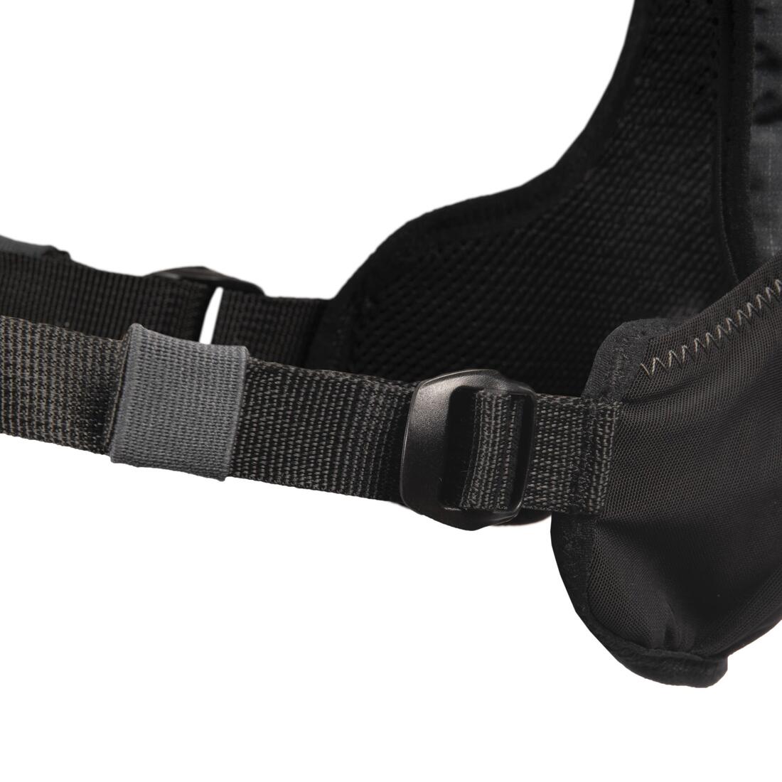 Mochila hidratación unisex+bolsa agua 1L incluida KIPRUN 500 5L essentiel negro - Image 4