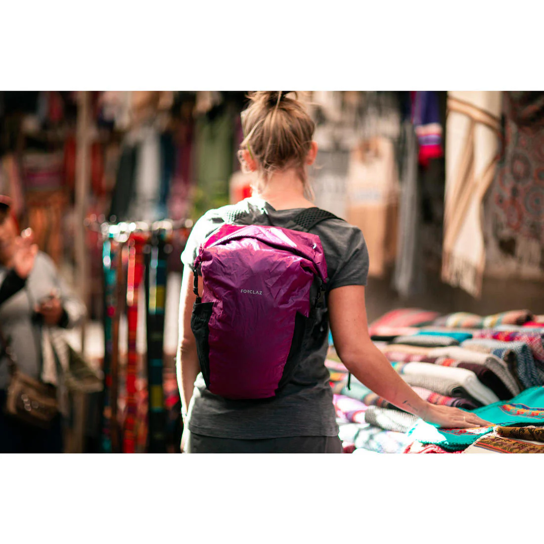 Mochila plegable de montaña y trekking impermeable 20L Forclaz compact - Image 16