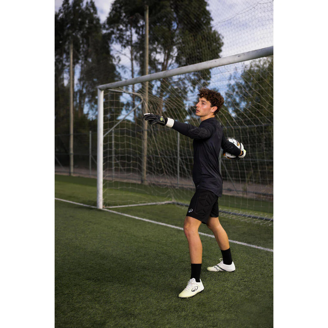 Pantalón corto de portero con protección adulto, F500 negro - Image 7