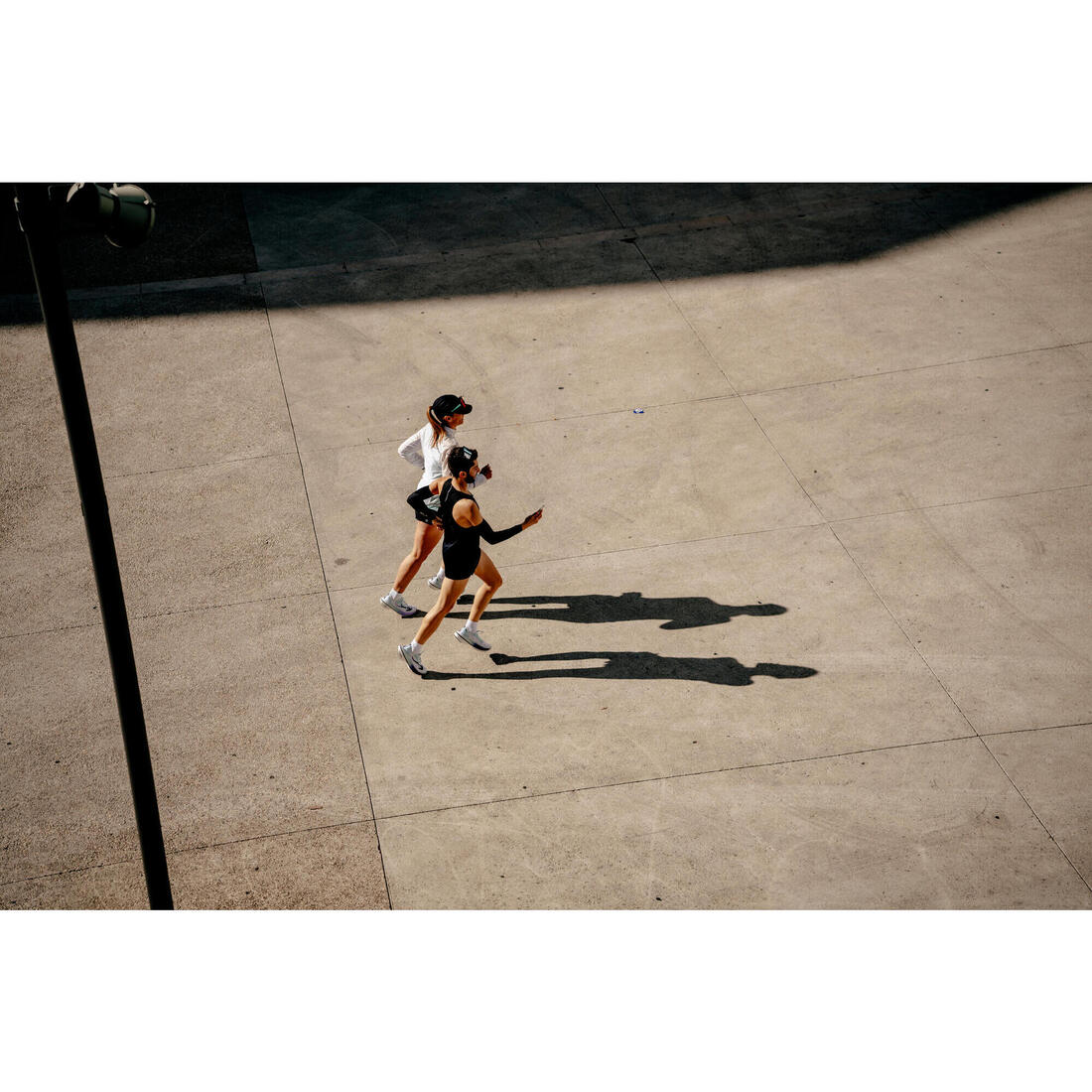 Pantalón corto running Hombre - KIPRUN Run 500 Confort Split Negro - Image 12