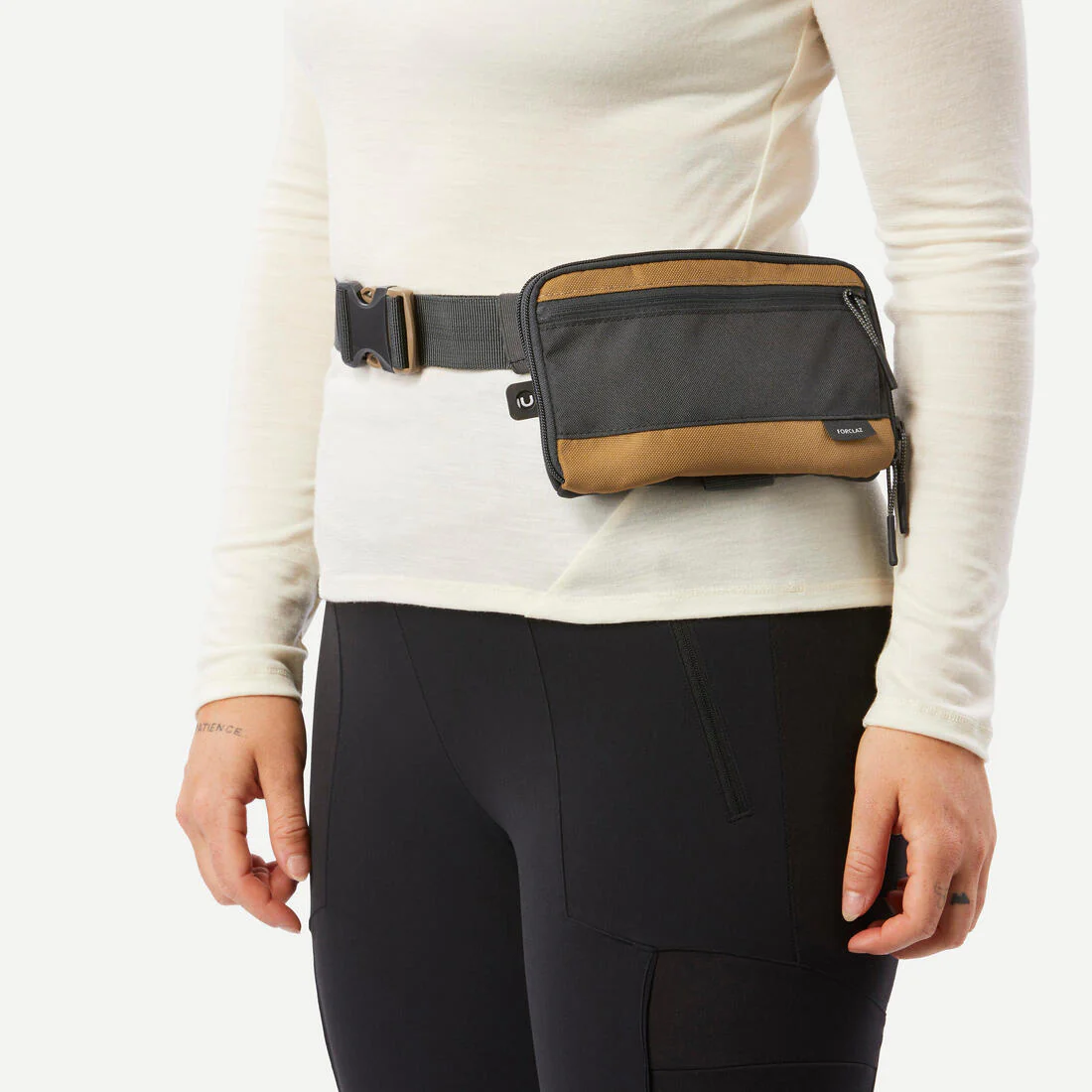 Riñonera cartera de montaña y trekking grande Forclaz Organizer XL - Image 11