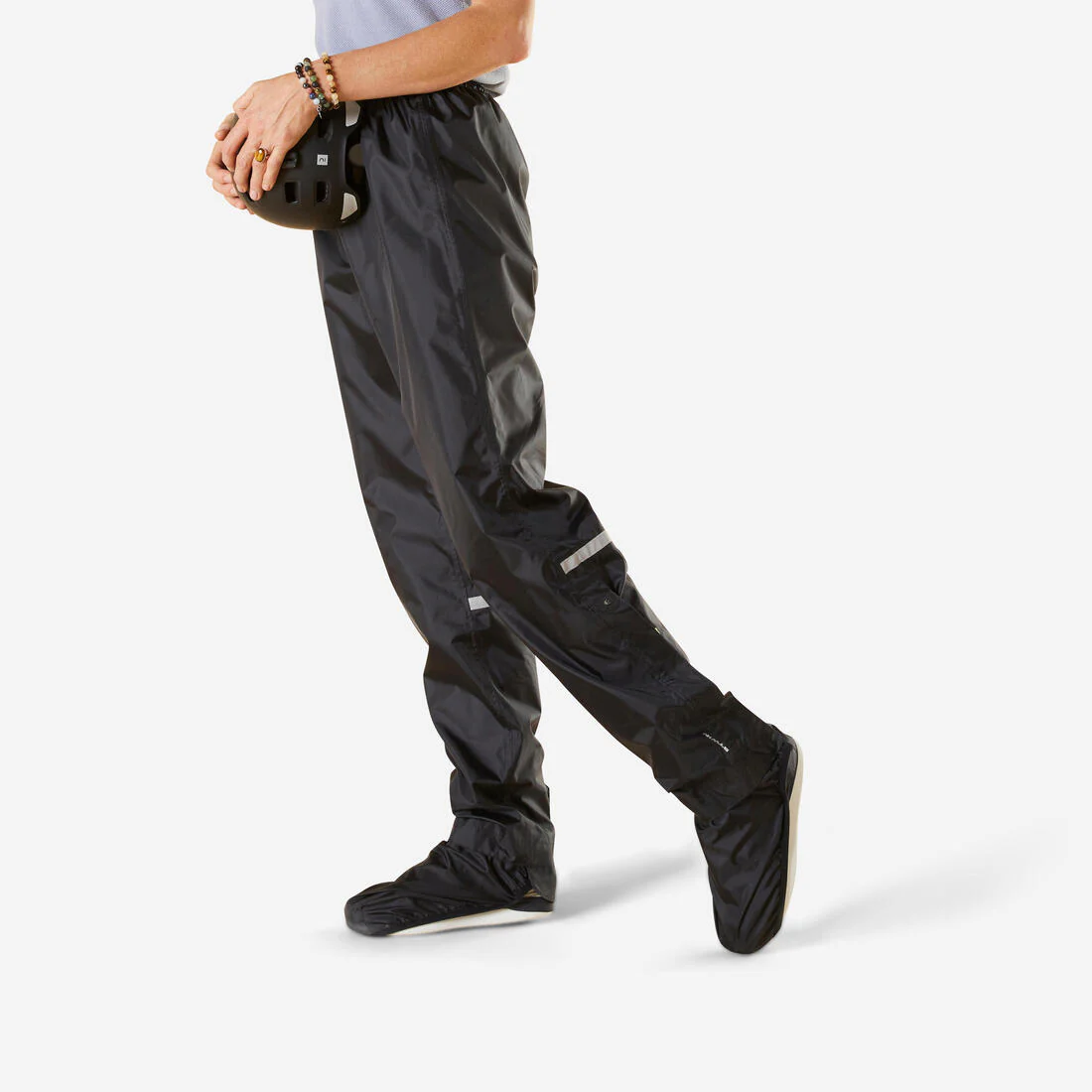 Sobrepantalón Ciclismo Urbano 100 Negro Impermeable Cubrecalzado Integrado