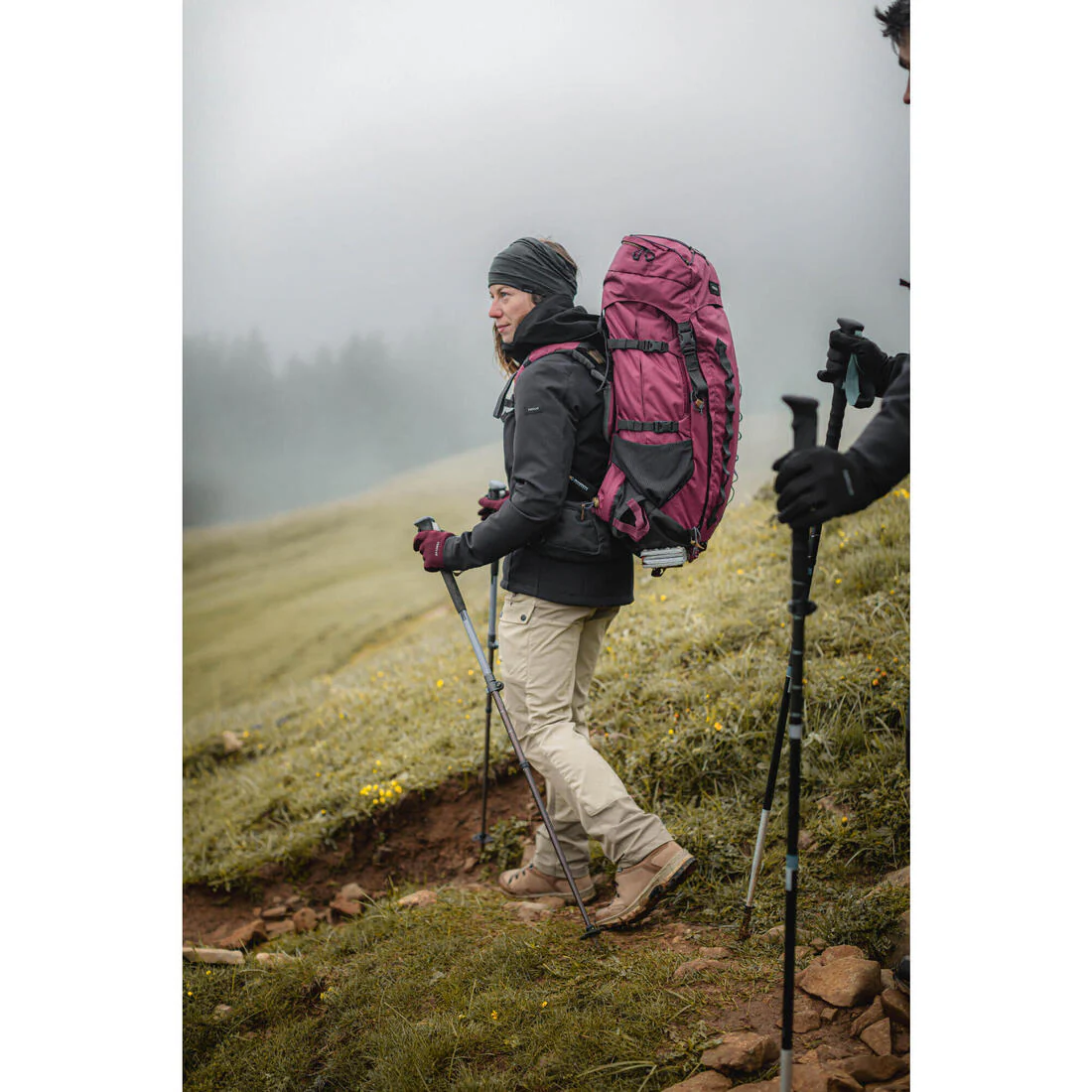 Softshell de montaña y trekking perlante cortavientos Mujer Forclaz MT500 - Image 13